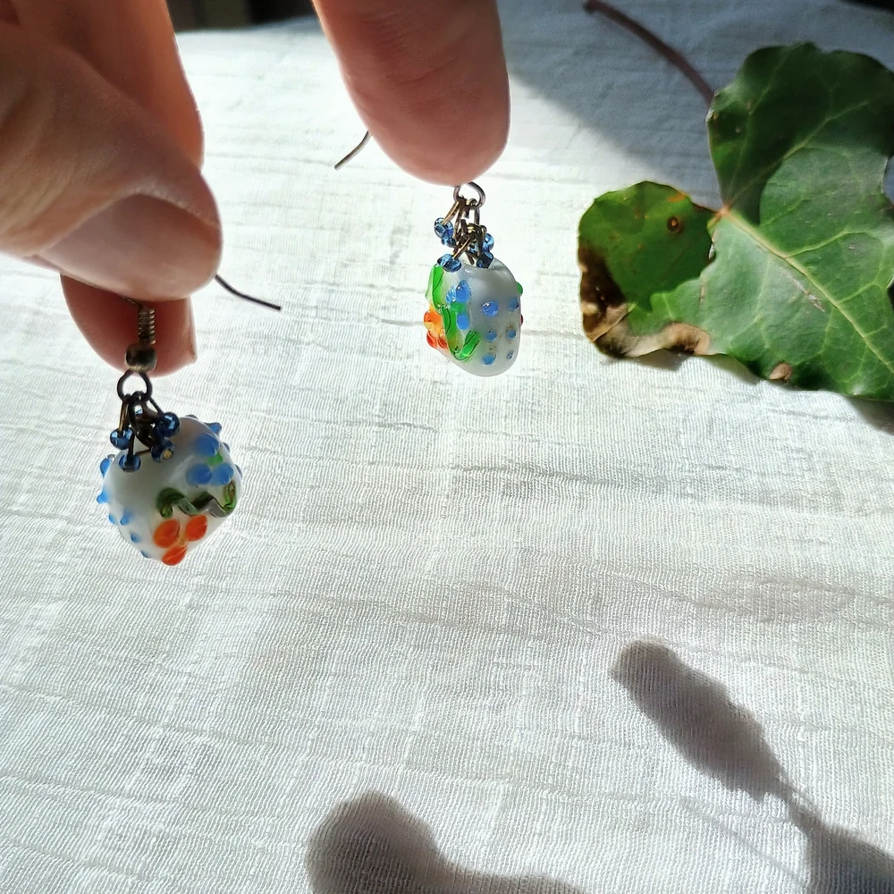 🏵 ARTISAN KITSCH 🏵 VTG hand-blown Lampwork Glass dangle 925 earrings, Coquette